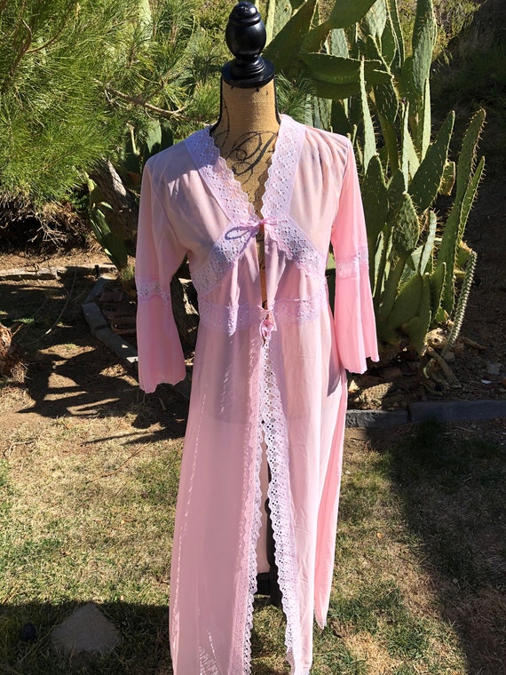 Beautiful 1970s pink lace bell sleeve lingerie ro… - image 4