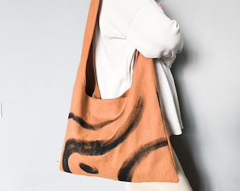 Beige Leinen Hobo Bag, Handbemalte Abstrakte Slouchy Crossbody, Upcycled Canvas Tote