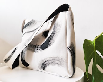 Handbemalte Crossbody Tragetasche, große Shopper Tasche, Upcycled Textil