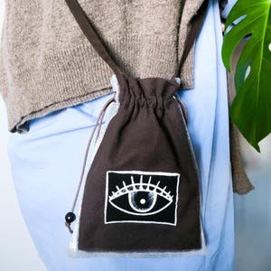 Crossbody Handytasche, Beuteltasche, kleine Tasche, Handbemaltes Auge, Upcycled Tasche, Lässige Passport Tasche, Trendige Reise Geldbörse, Vegan Tasche