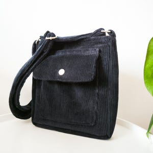 Cord Crossbody Geldbörse, Kleine Reißverschlusstasche, Reise Geldbörse, Lässige Crossbody Tote, Upcycled Textiltasche, Mini-Schultertasche, Vegan Tasche