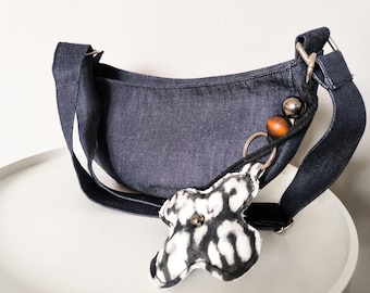 Denim Crossbody Bag mit Charme, Bananentasche in Dunkelblau, Reisereißverschluss Hobo