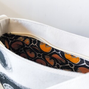 The bright polyester lining with print of horses and zipper