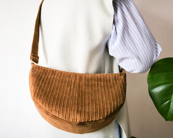 Dumpling Bag, Cord-Tasche, Minimalistische Umhängetasche, trendige Hobo-Tasche, Halbmond-Tasche, Alltags-Reißverschlusstasche, braune Schultertasche, Upcycled Tasche