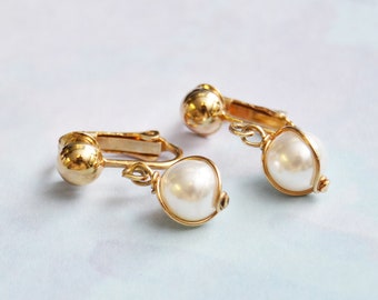 Vintage Sarah Coventry Faux Pearl Dangle Earrings, Gold Tone, Non Pierce Clip On, Womens Estate Bridal Wedding 1960s Jewelry, Wife Gift Her