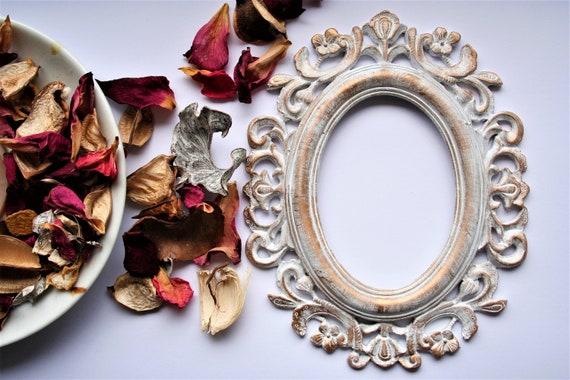 Set of 2 Oval Frames Photo White is Covered With Gold Patina Worldwide Delivery