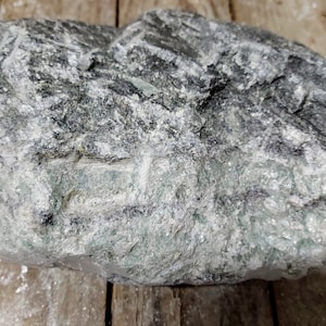 1 stuk speksteen, 10 à 13 kg, zwart-turquoise  steen om te beeldhouwen, zeepsteen, zachte beeldhouwsteen, 2-kleurige steen