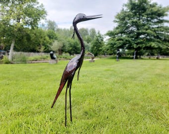 Gartenstatue: Metallreiher – Handgefertigter Vogel aus recyceltem Metall, Garten- und Innendekoration, einzigartiges Kunstwerk