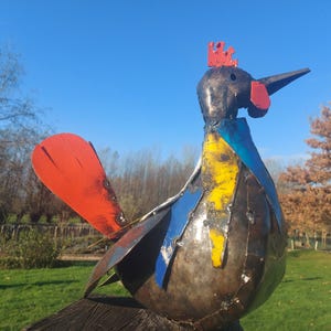 Statua da giardino a forma di gallo realizzata in metallo riciclato, materiali riciclati, scultura di gallo e pollo, statua da giardino, decorazione da giardino, decorazione da giardino unica