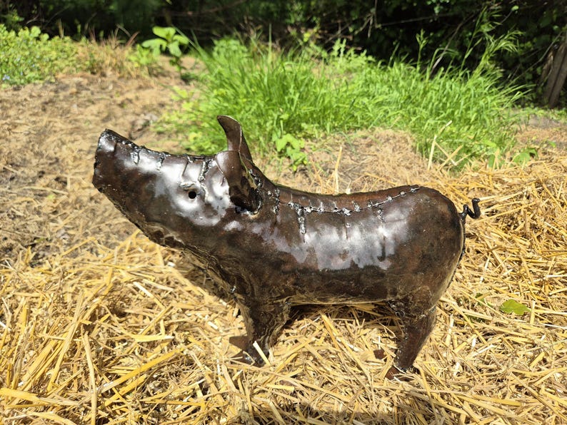 metal pig decor, pig sculpture, metal pig art, pig garden art, farmhouse pig, rustic pig art, garden animal, recycled metal, farmyard decor, handmade pig, outdoor pig art, pig lover gift, metal animal art