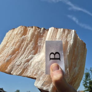 Oranger Selenit, Skulptur, 1 Stück, A-Qualität, Kristalle, Kristallaufladung, marokkanisches Mineral