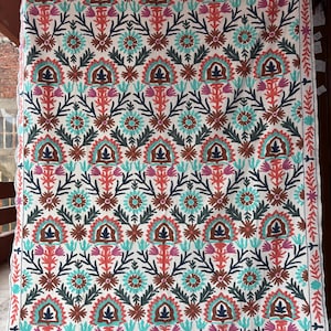 Ręcznie robiony pled Suzani: haft uzbecki, dekoracja ścienna w stylu boho