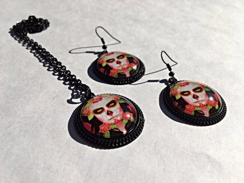 Traditional Day of the Dead Woman with Roses Necklace /& Earrings Set