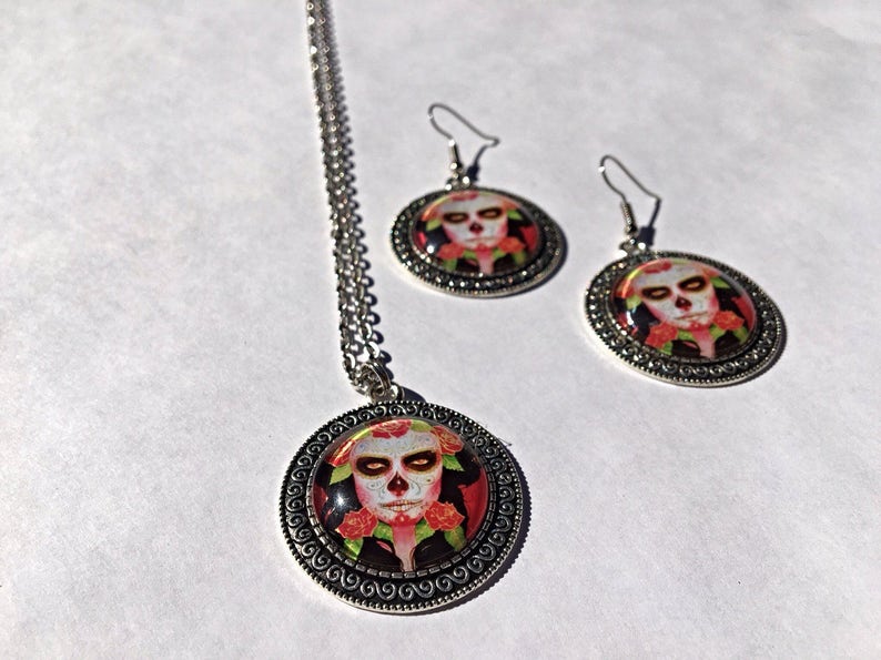 Traditional Day of the Dead Woman with Roses Necklace /& Earrings Set