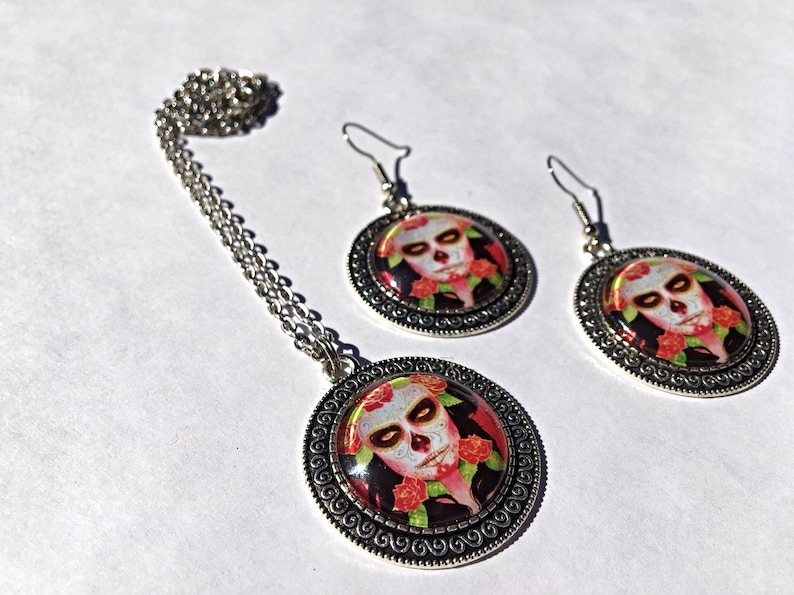 Traditional Day of the Dead Woman with Roses Necklace /& Earrings Set