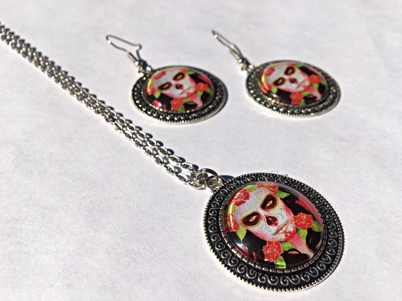 Traditional Day of the Dead Woman with Roses Necklace /& Earrings Set