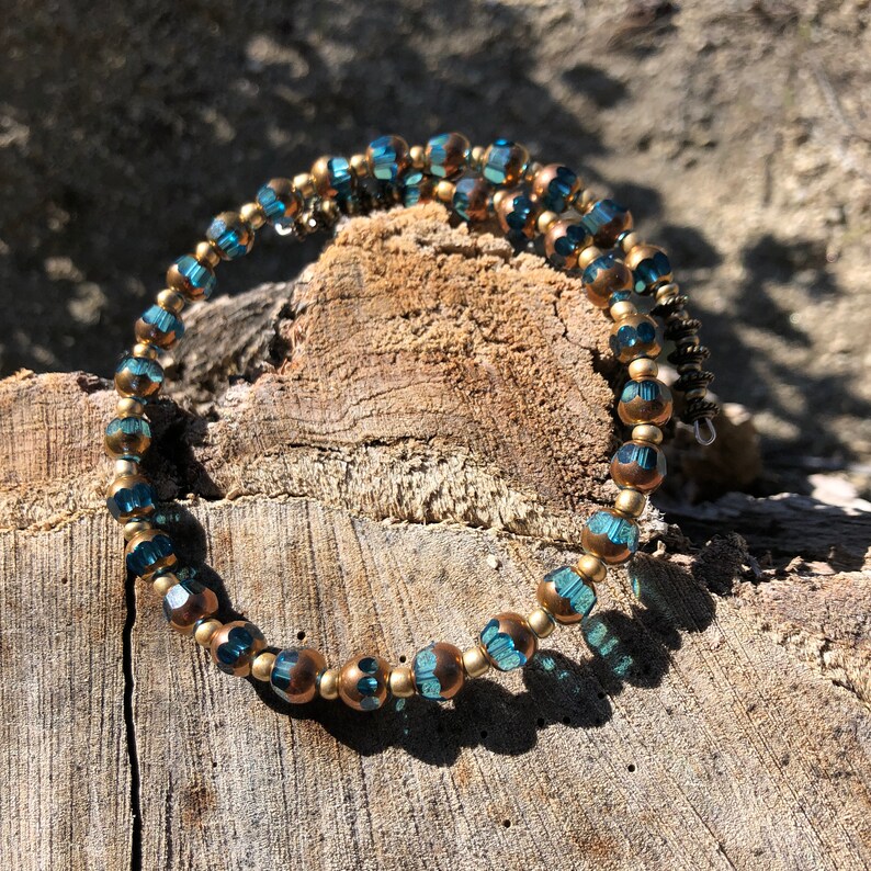 Elegant Golden Victorian Choker Gold-Tipped Periwinkle Blue Glass Beaded Memory Wire Choker Romantic Antique Gold Faceted Glass Choker