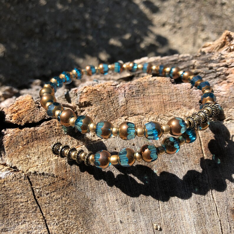 Elegant Golden Victorian Choker Gold-Tipped Periwinkle Blue Glass Beaded Memory Wire Choker Romantic Antique Gold Faceted Glass Choker