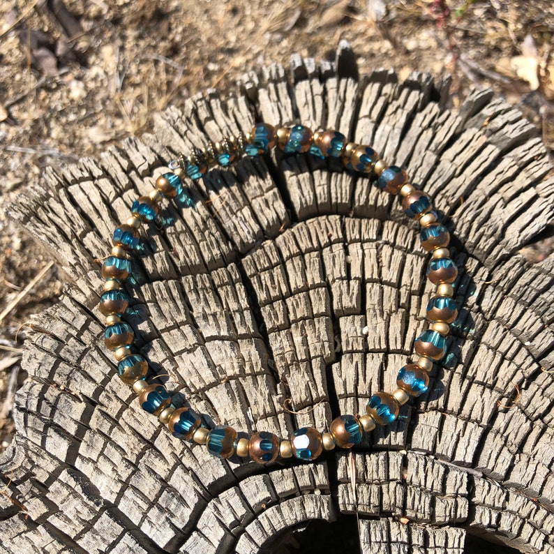 Elegant Golden Victorian Choker Gold-Tipped Periwinkle Blue Glass Beaded Memory Wire Choker Romantic Antique Gold Faceted Glass Choker