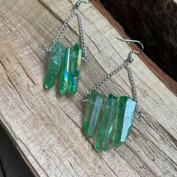 Drie iriserende groene helende kristallen waaier zilveren ketting bungelen oorbellen, groene colafles glas hangende hippie Boho kristallen oorbellen