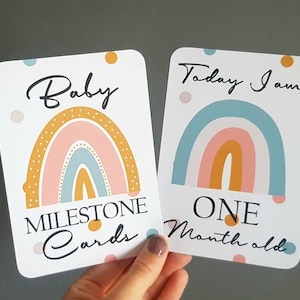 Regenbogen Baby Meilensteinkarten, die Momente von der Geburt bis zum ersten Geburtstag festhalten