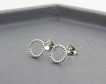 Clous d'oreilles ronds torsadés en argent sterling