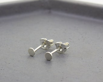 Clous d'oreilles en argent sterling à petits pois