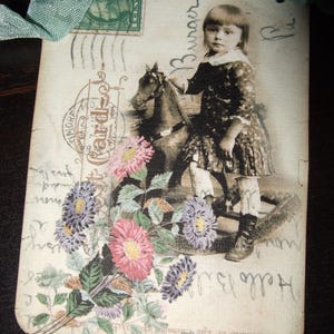 VIER Vintage Style Postkarte Mädchen mit Blumen Anhänger / Vintage Geschenkanhänger / Andenken / Stay-in-touch