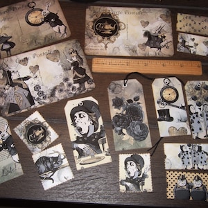Lot de cartes postales éphémères Alice au pays des merveilles Faux timbres Billets Étiquettes Alice Fournitures pour journaux