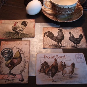 Etiquetas primitivas: cuatro postales de gallos de inspiración vintage