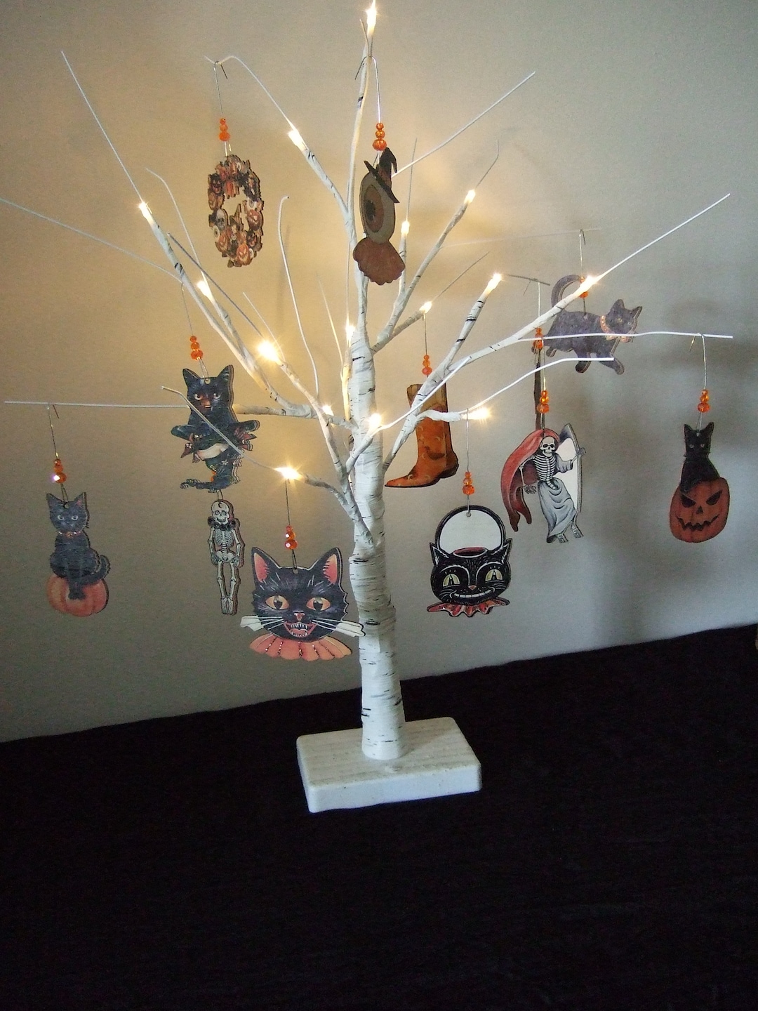 12 Halloween Wooden Ornaments, Vintage Style Ornaments, Retro Halloween