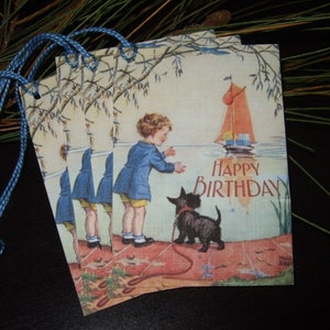 VIER zierliche Vintage inspirierte Vintage Scottie Hund Anhänger / Vintage Geschenkanhänger / Andenken