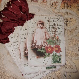 VIER Postkarten Mädchen mit Blumen / Vintage Geschenkanhänger / Andenken / Stay-in-touch