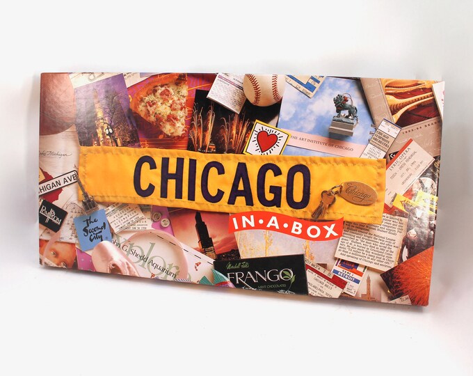 Vintage chicago in a Box Board Game Monopoly, 1990s, 90s, Windy City