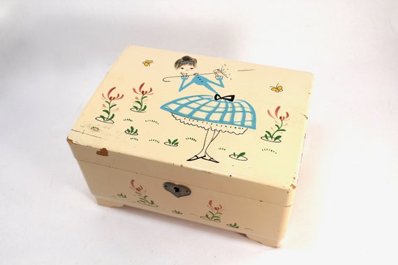 Vintage musical jewelry box - off white lacquer, g