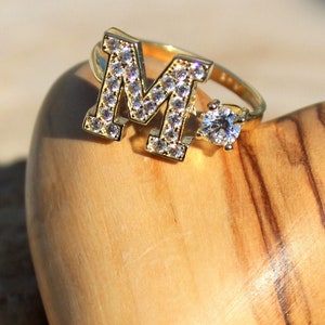 Anillo de letras de la A a la Z de moda: anillo personalizado apilable de Harry Styles en plata bañada en oro de 14 quilates y oro rosa.