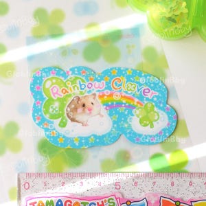 The sticker measures approximately 8.1 cm across.