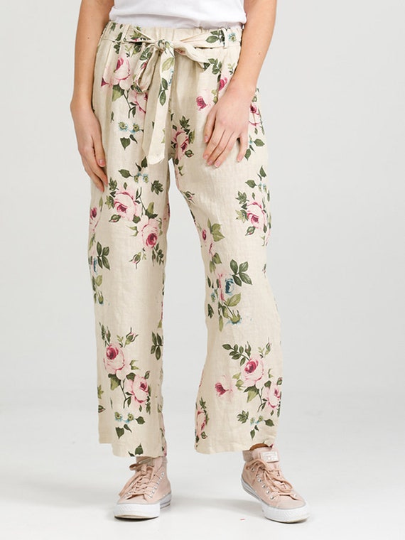 The Cutest Floral Pants  Floral pants, Floral pants outfit