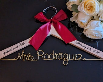 Bridal Hanger, Wedding Hanger, Bride Hanger, Hanger for Bride with Wire Name Hanger Wedding Dress Hanger, Wedding Gift, Bridesmaid Hanger