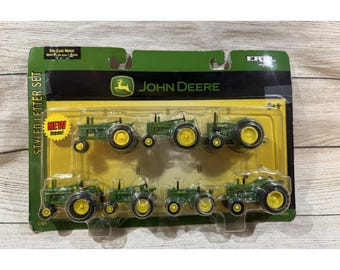 2004 ERTL John Deere Styled Letter Set Die Cast Metal Traktoren 1/64 Scale w / pkg