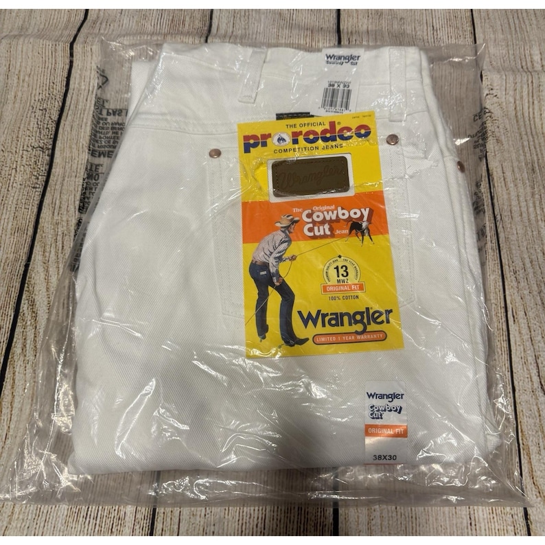 Jeans bianchi NWT Wranglers Original Cowboy Cut taglia 38 x 30 NUOVI 1013MWZWI GTb7 immagine 1