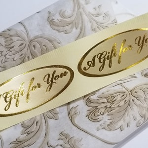 Pegatinas de lámina de oro- Sellador de lámina de oro en relieve "Un regalo para ti"- Pegatinas de medallón dorado- Sellador de sobres- 2,5 pulgadas. ENVÍO EL MISMO DÍA