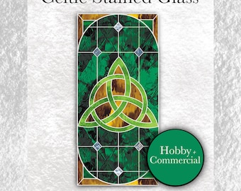 Puede incluir: Patrón de vitral celta con un diseño de nudo celta verde y dorado. El patrón es adecuado tanto para uso de aficionado como comercial.
