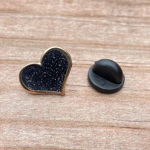 Pin de corazón para el apoyo al duelo - Esmalte negro con purpurina 1/2-inch