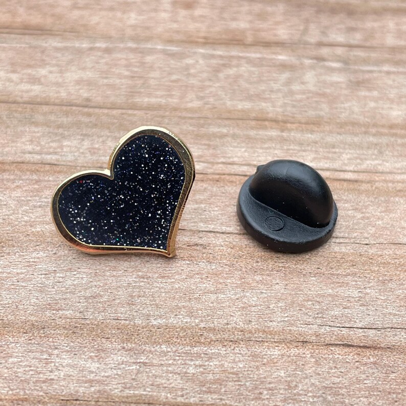 Pin de corazón para el apoyo al duelo - Esmalte negro con purpurina 1/2-inch