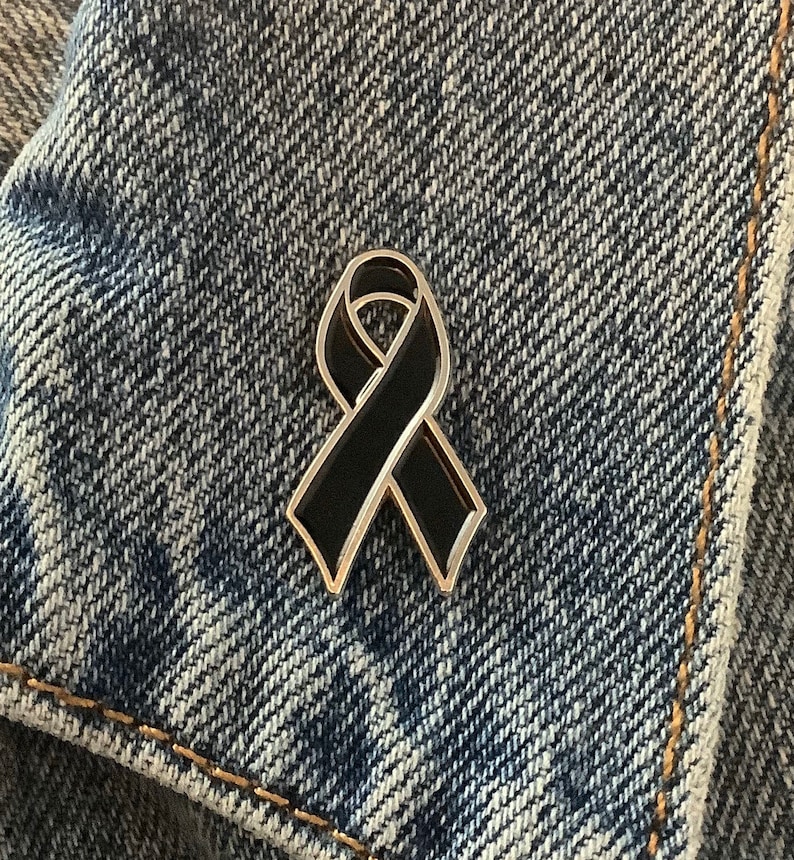 Melanoma remembrance lapel pins Sleep Disorders Mourning Narcolepsy Sleep Apnea Black awareness ribbon pins V2-911