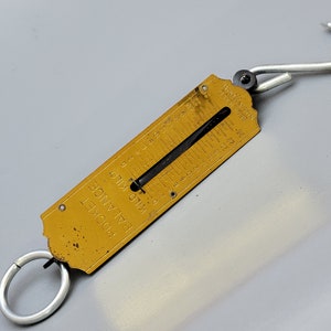 Old German Hangable Weight Scale, circa 1970s, for weight up to 25 Kilos, almost new condition.