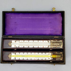 Antique minimum and maximum horizontal thermometer set in a dedicated box. old thermometer station set.