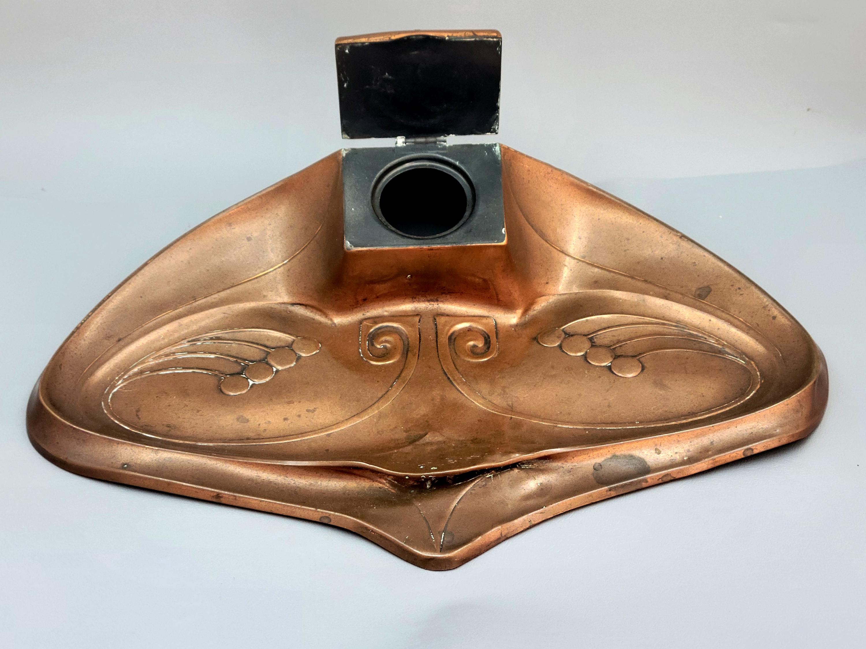 アールヌーボー様式のユーデンシュティール銅製インク壺。ドイツのWMF