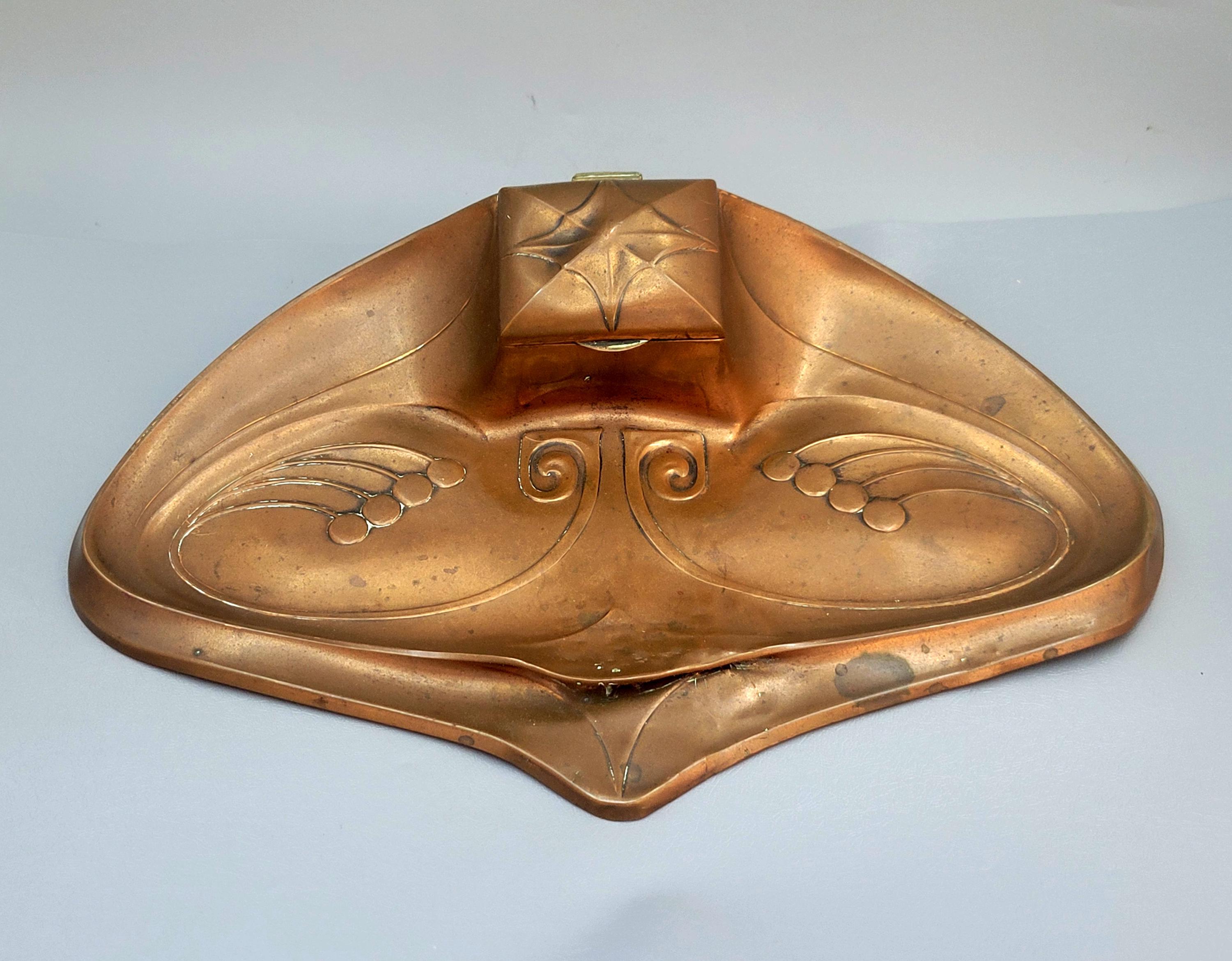 アールヌーボー様式のユーデンシュティール銅製インク壺。ドイツのWMF